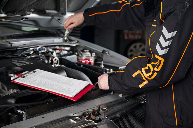 RAC Technician working on a car